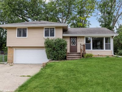 8912 Urbandale Ave, Urbandale, IA, 50322