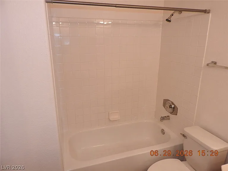 742 Endicott Ct — Photo 32
