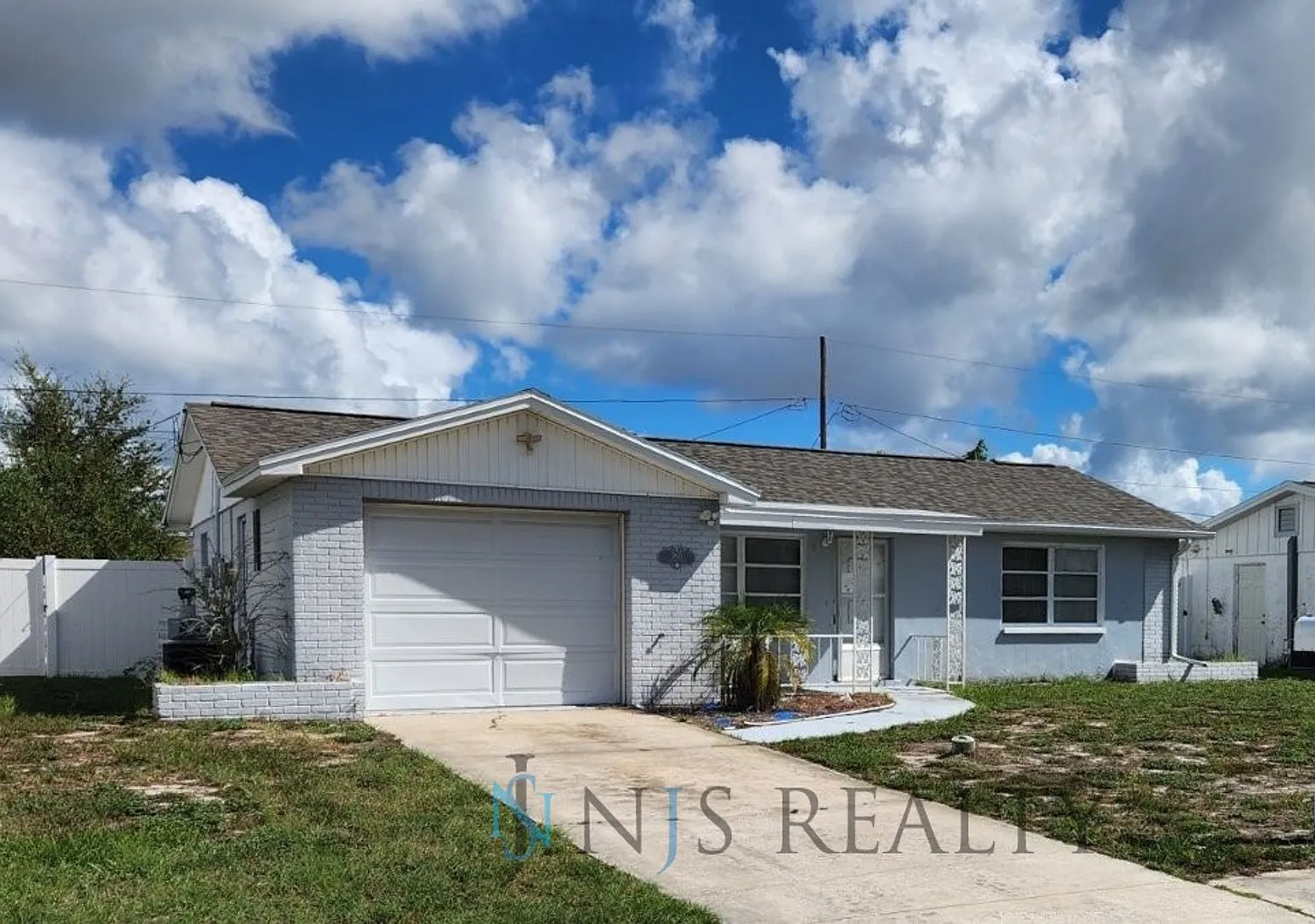 Beautiful 2/2 Open Floorplan, Fenced Yard And An Enclosed Lanai!! — Photo 1