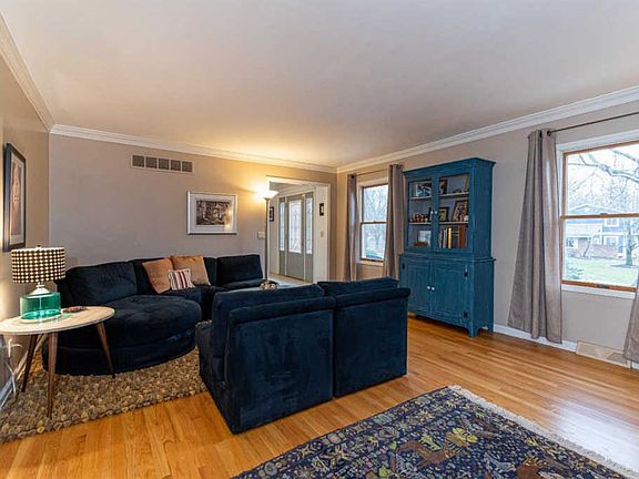 4th image of 9877 Forestglen Dr