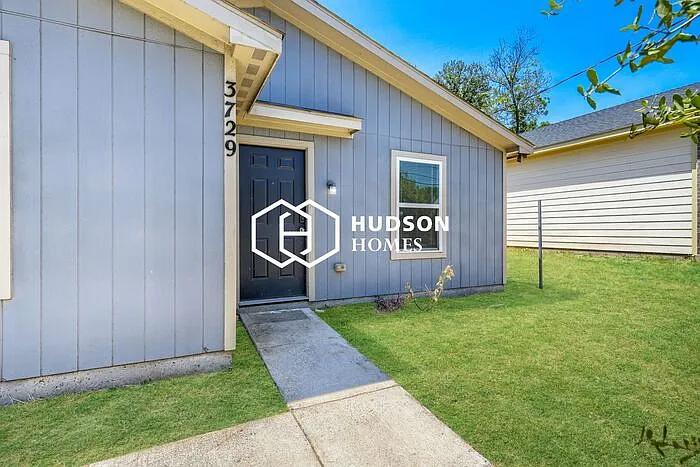 3 bed, 2.0 bath, 1090 sqft, $1,945 — Photo 3