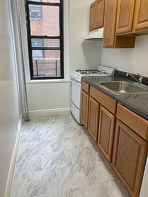 2nd image of 417 40th St APT A10