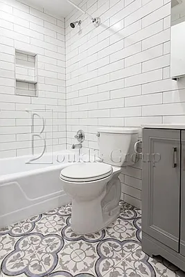 Rented by Bouklis Group | media 2
