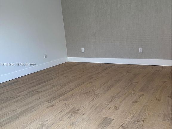 3rd image of 1090 SE 6th Ave