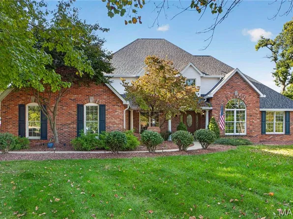 12 Eagle Lake Dr, Columbia, IL 62236