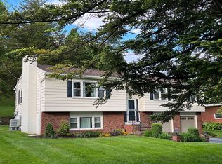 21 Old Farms Rd, Poughkeepsie, NY 12603