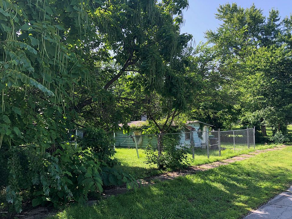 2nd image of 813 N Walker St