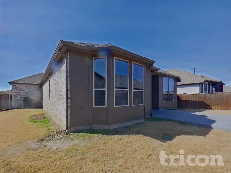1008 Faringdon Dr — Photo 18