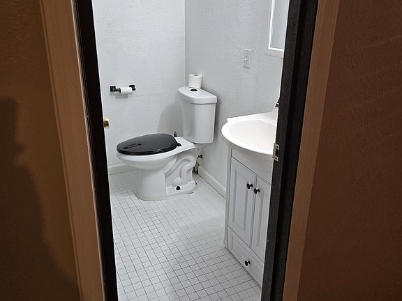 5th image of 2345 Rolling Hills Dr #B