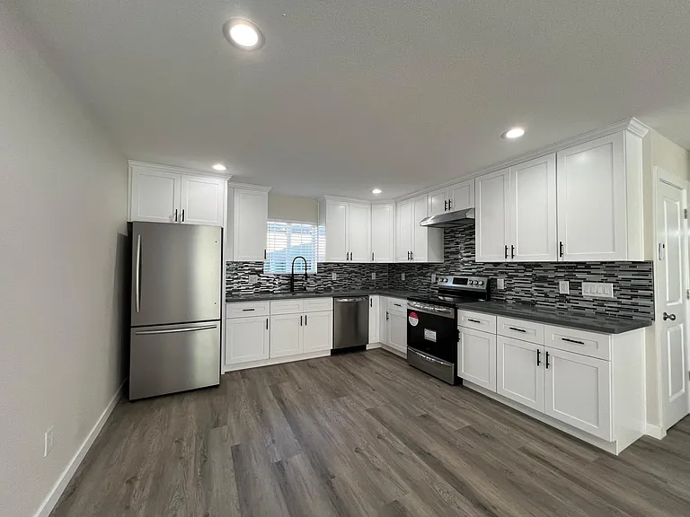 1155 Seminary Ave — Photo 3