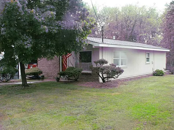 11159 Center St E, Conneaut Lake, PA 16316