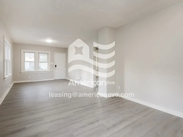 1666261_004_living_room_13717717.jpg