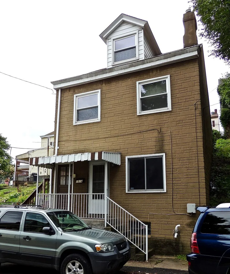 1914 Huron St photo 1