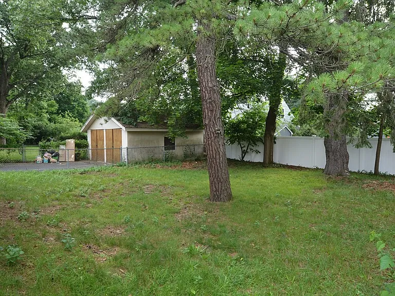 14 Fairlawn Cir — Photo 10