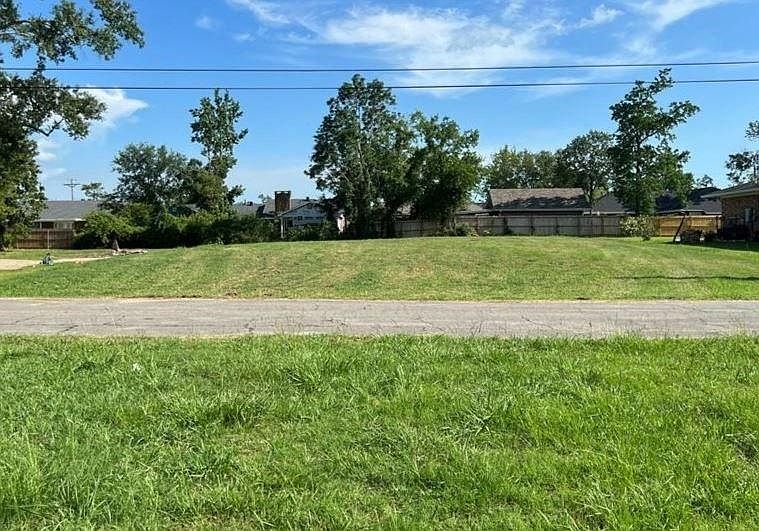 1st image of Timberlawn Dr