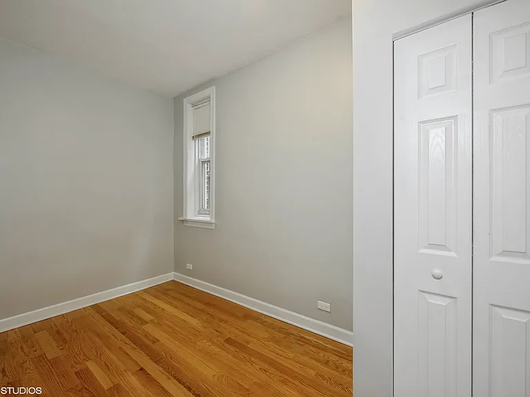 1915 N Winchester Ave #2E — Photo 7