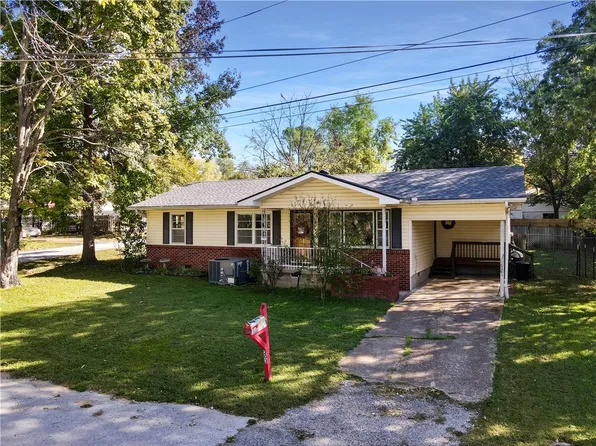 203 Gibson Ave, Berryville, AR 72616