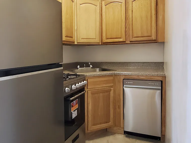 306 W 51st St #6G — Photo 4