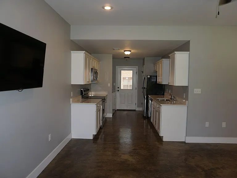 410 W Matthews Ave — Photo 12