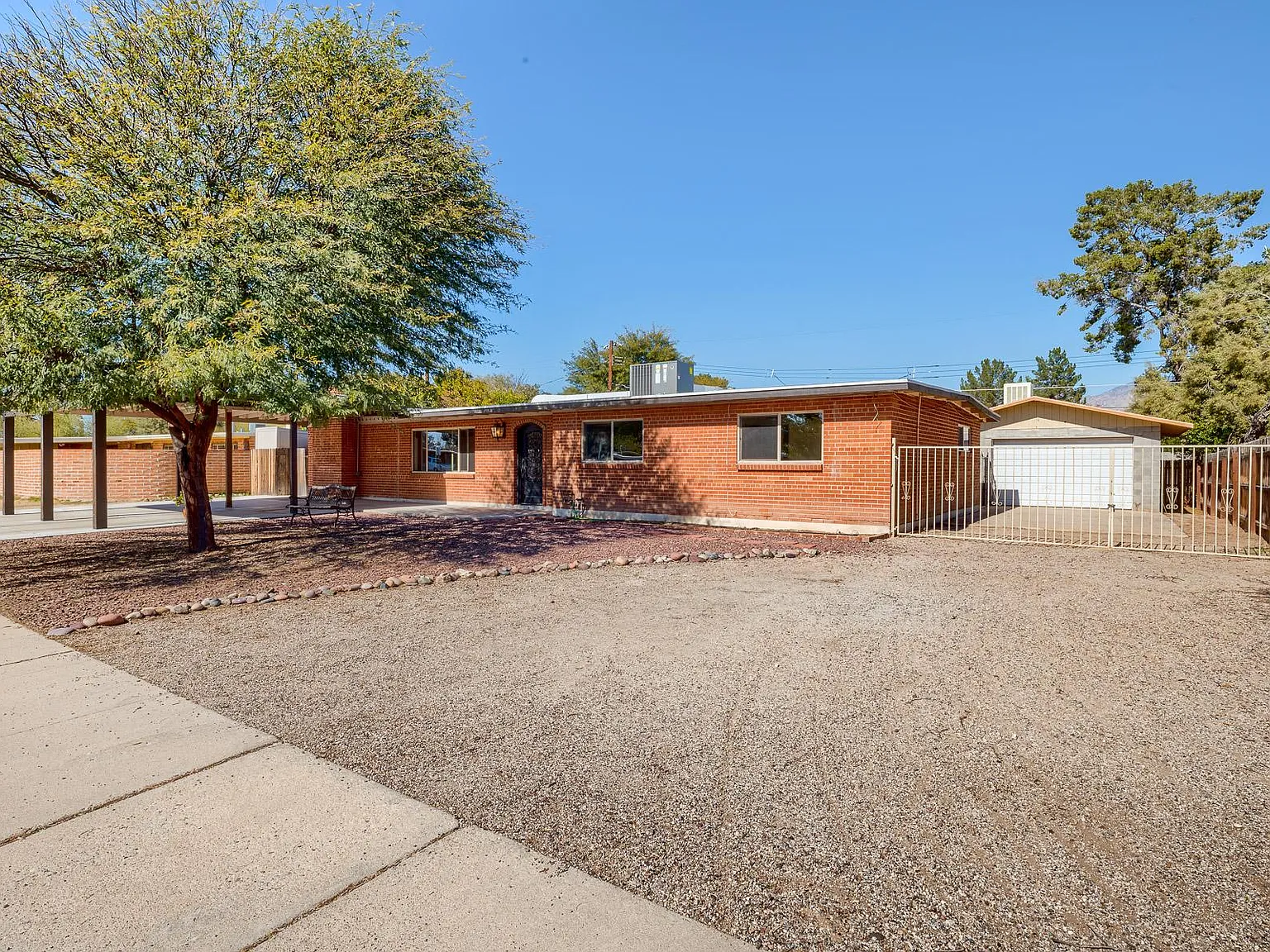 4909 E Towner St — Photo 2