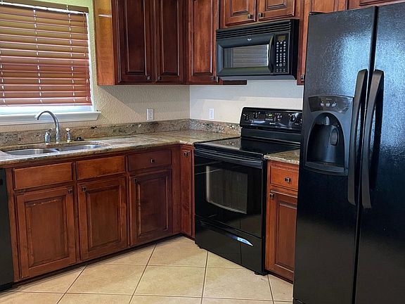 3rd image of 451 Lakeland Dr APT B4
