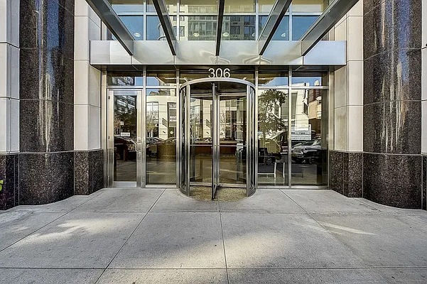 Sold by Redfin Real Estate | media 29