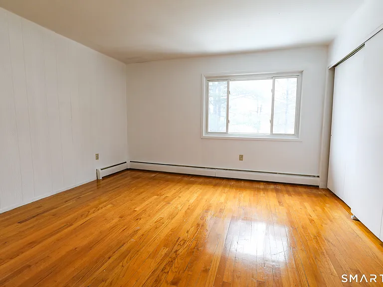 1 Camelot Dr #2 — Photo 16