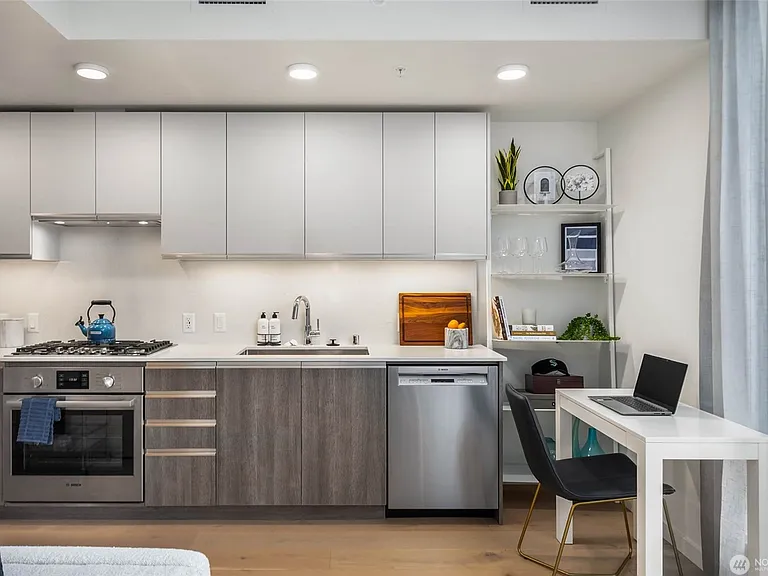 800 Columbia St #1201 — Photo 4