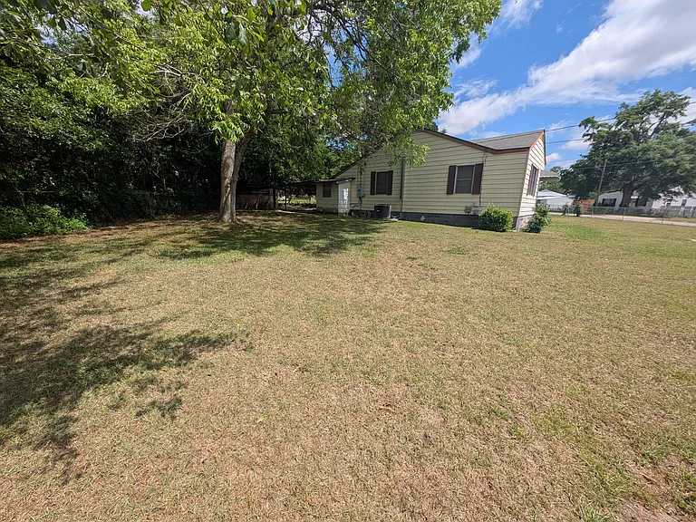200 Naomi Dr — Photo 9