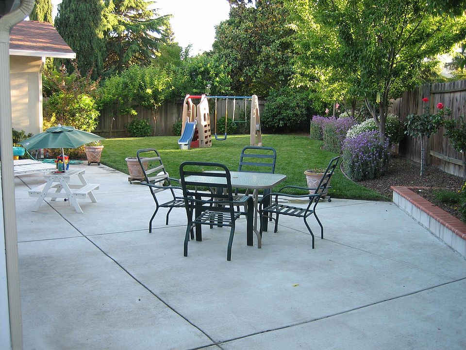 2nd image of 108 Sedgefield Ct