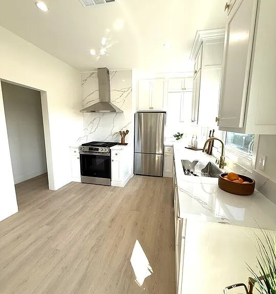 900 N Alfred St #2 — Photo 11