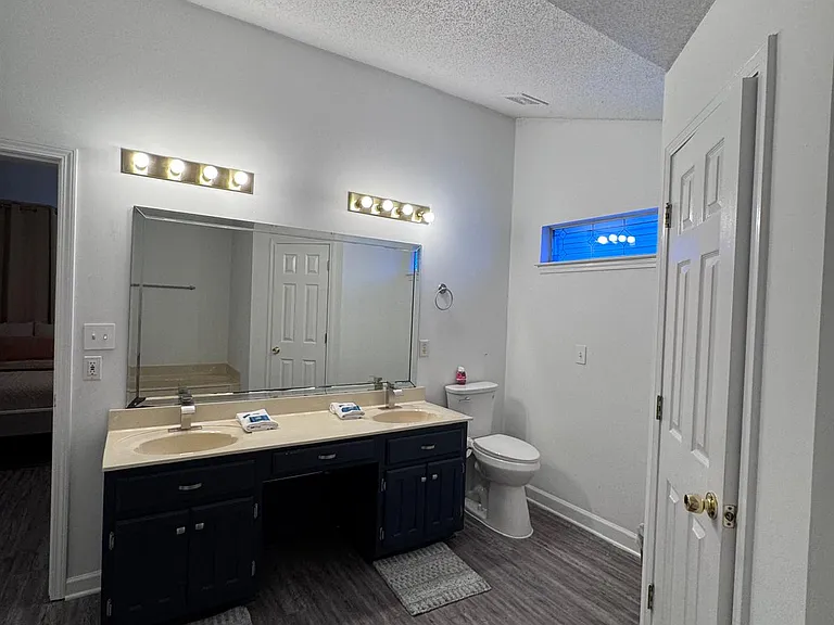 7503 Hunters Hollow Ln — Photo 11