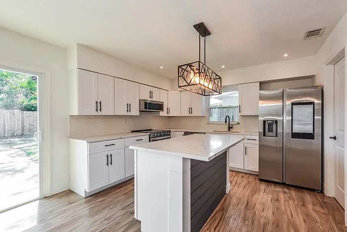 744 Forester Ave — Photo 8