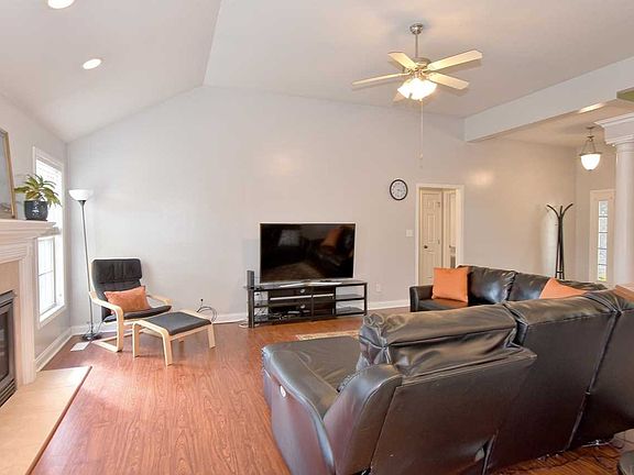 5th image of 2731 Beaumont Dr
