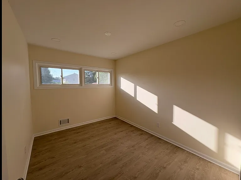 27 Yorktown Rd — Photo 11