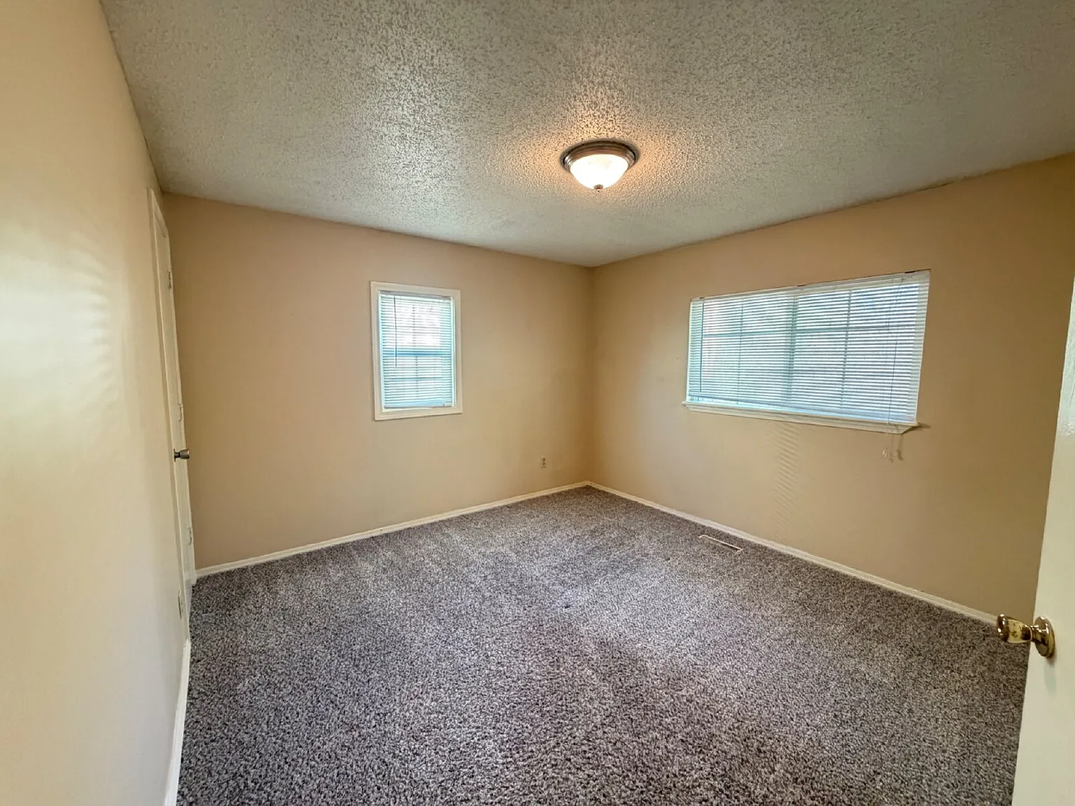 2 bed, 1.0 bath, $1,125 — Photo 4