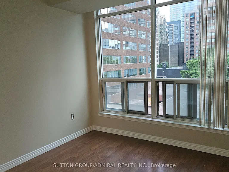 942 Yonge St #517 — Photo 11