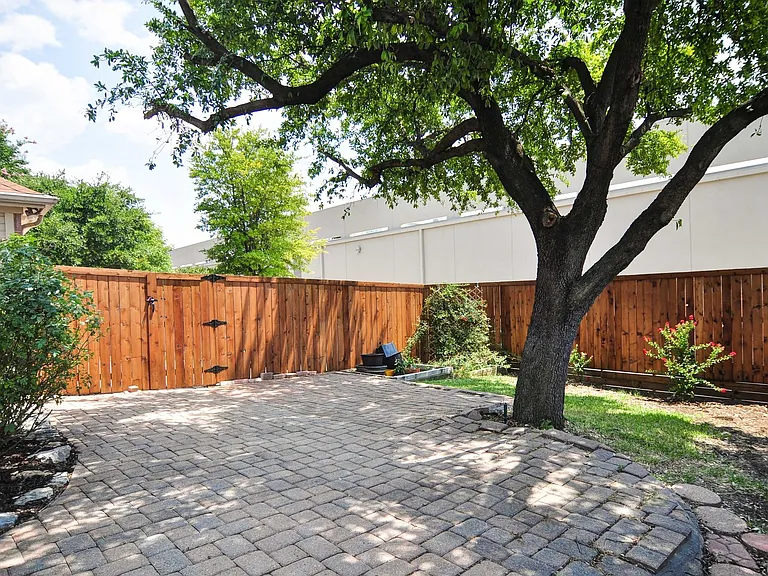 3960 Bexhill Dr — Photo 24
