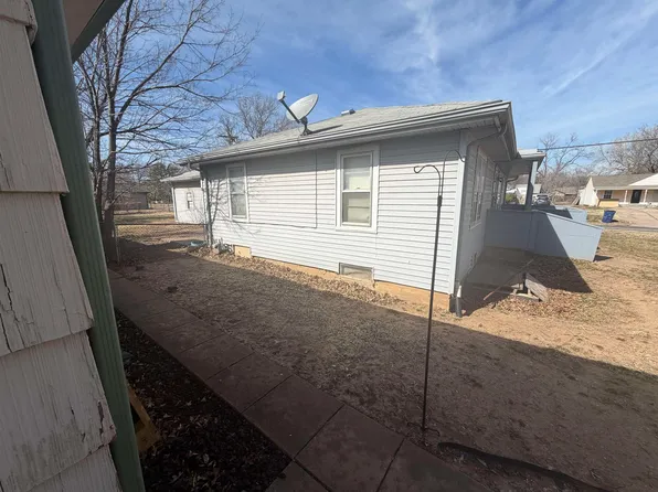2201 S Broadview Ave, Wichita, KS 67218