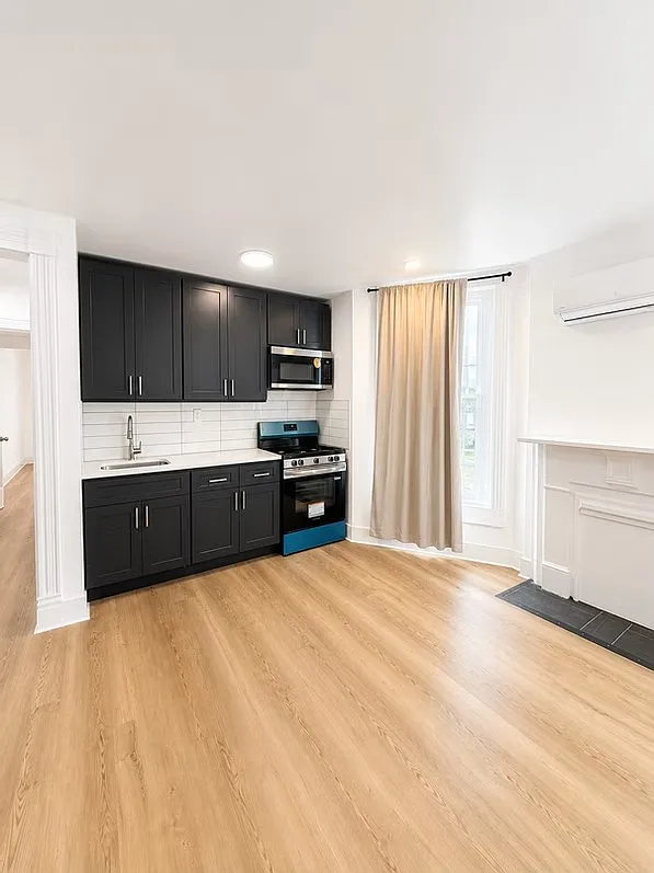 124 West College St. Unit 7 — Photo 2