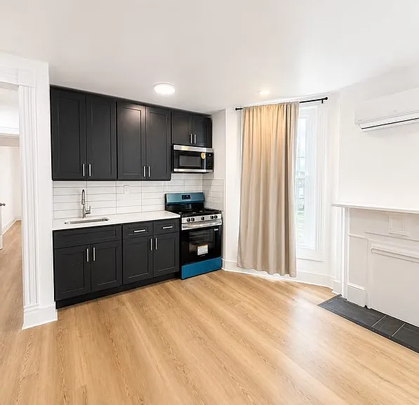 124 W College St #7 — Photo 2