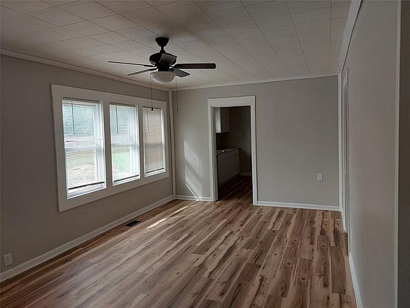 4th image of 2136 N Drexel Ave