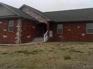 2090 Amelia Ct, Tahlequah, OK 74464