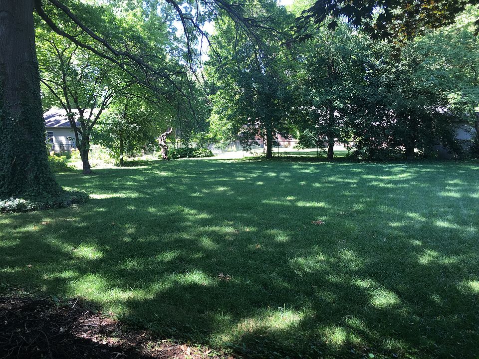 2nd image of 1729 Elm St