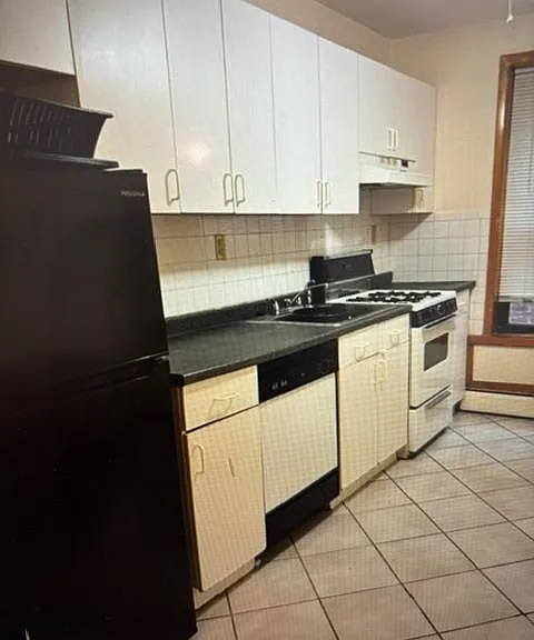 177 W 48th St #9 — Photo 2