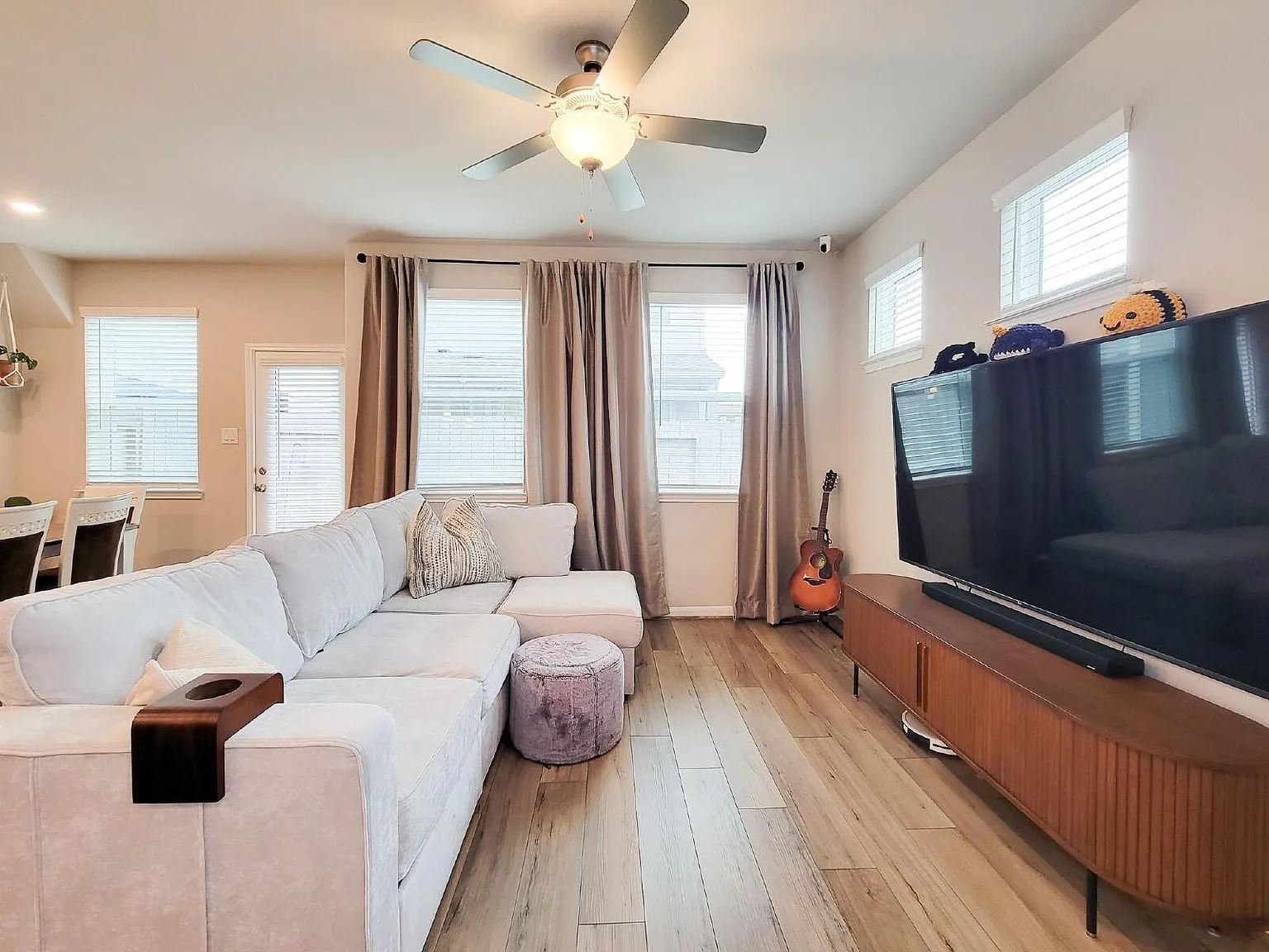 3 bed, 2.5 bath, 1891 sqft, $2,400 — Photo 3