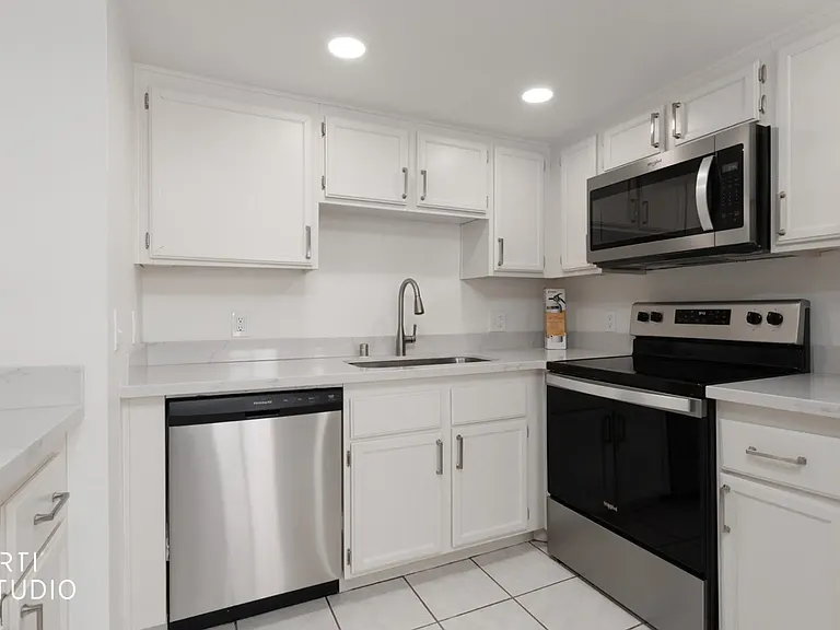 403 Mesa Blvd #202 — Photo 7