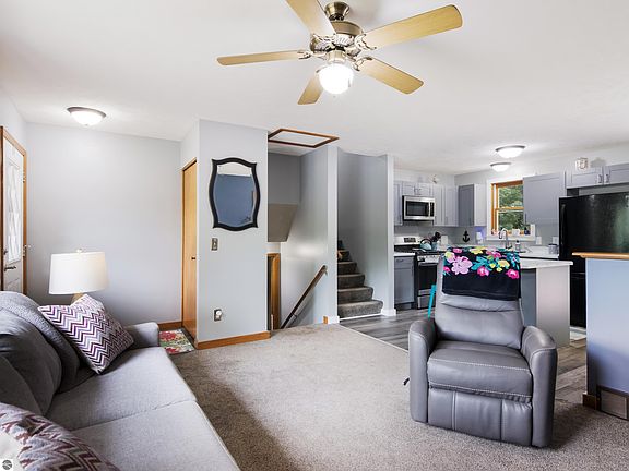 5th image of 8834 Red Pine Dr