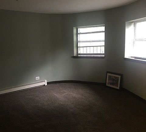 3rd image of 5850 S King Dr