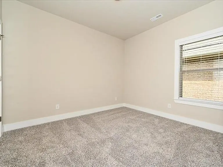 1807 Loebner Ln S #E — Photo 14